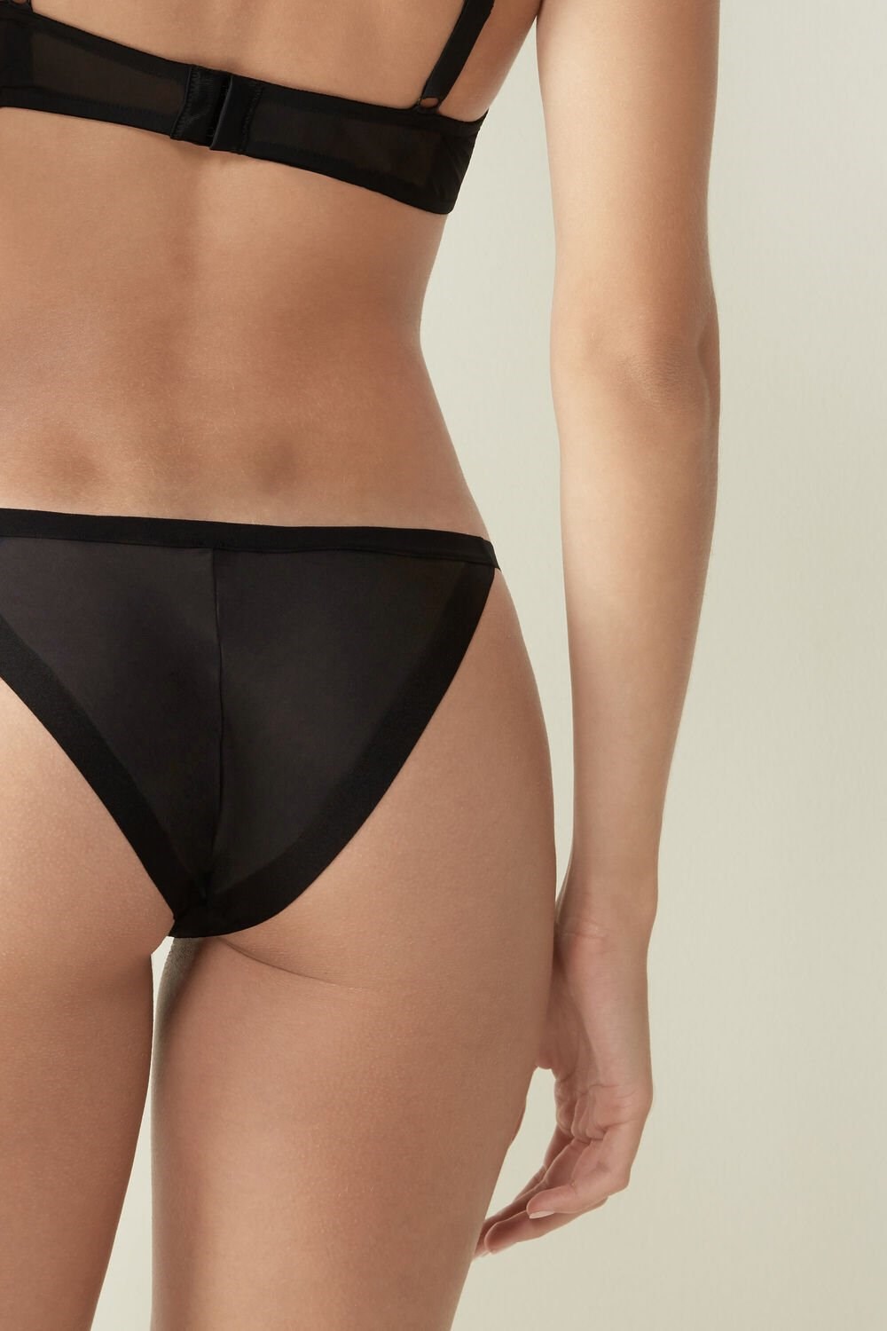 Intimissimi Invisible Touch String Panties Zwart Zwart | TQSWF0614