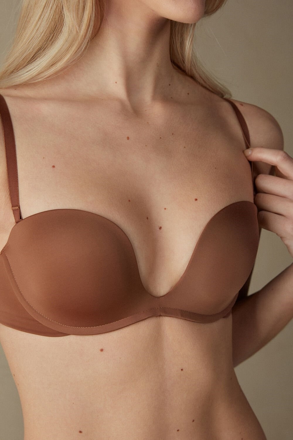 Intimissimi Monica Bandeau Bra in Ultralight Microfiber Donkerbeige | IYZOL5827