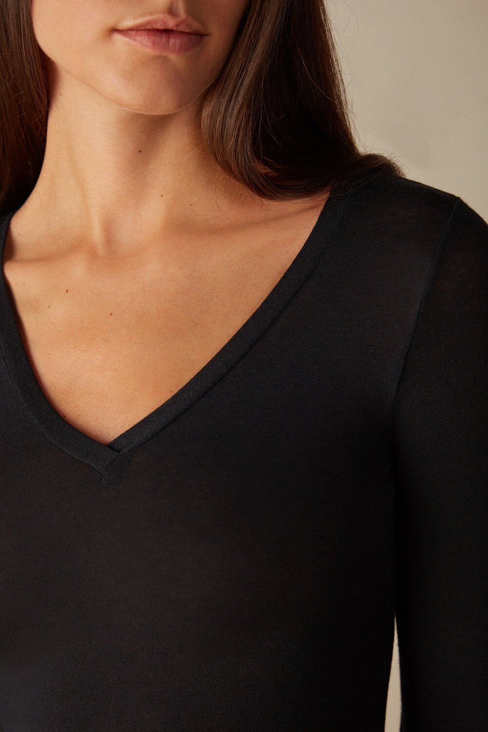 Intimissimi V-neck top in Modal Ultralight with Cashmere Zwart Zwart | KAHVQ9128