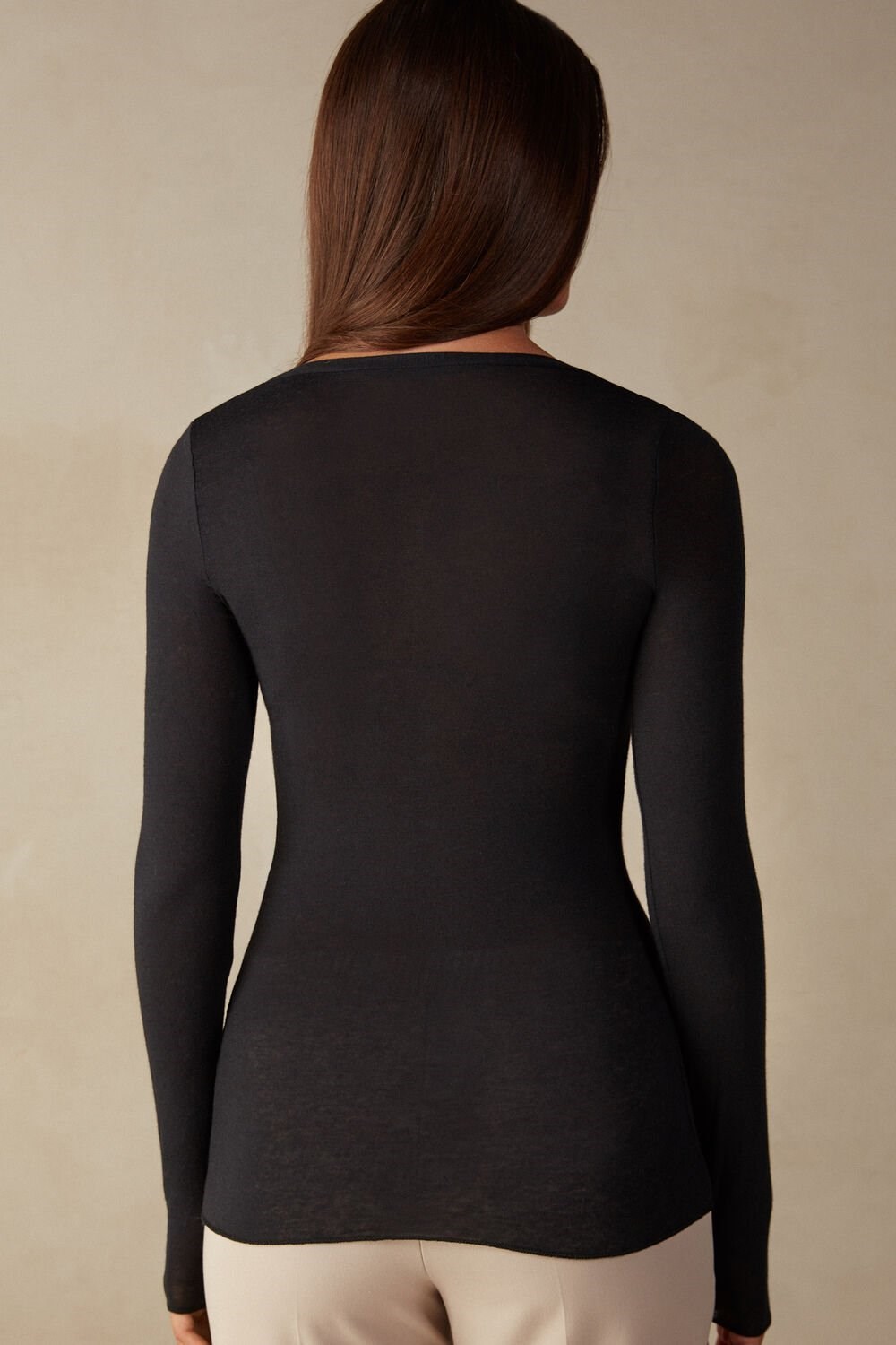 Intimissimi V-neck top in Modal Ultralight with Cashmere Zwart Zwart | KAHVQ9128